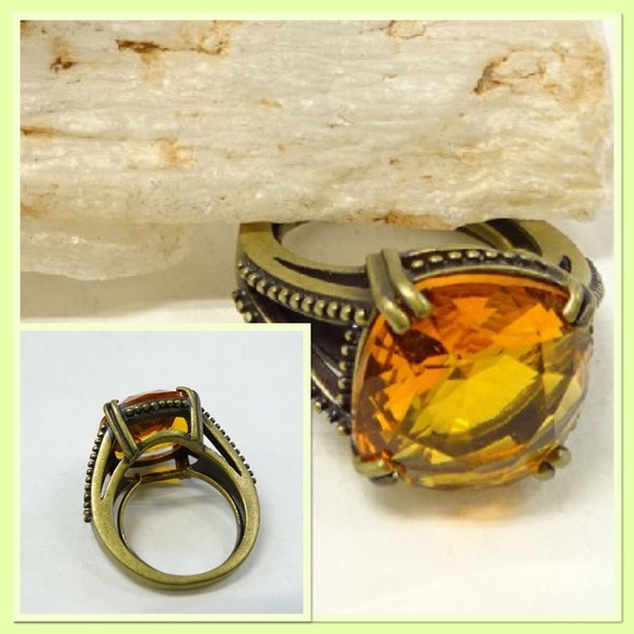 Amber stone ring set in bronze - Picture 3 of 5